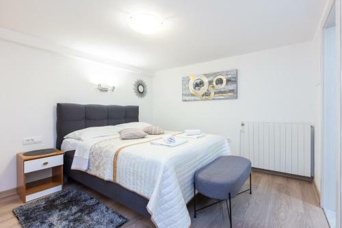 Apartments Lorena With Beautiful Garden