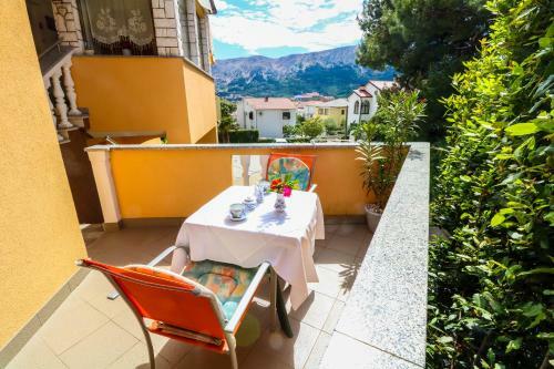 Apartments Lorena With Beautiful Garden