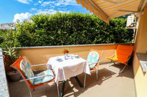 Apartments Lorena With Beautiful Garden