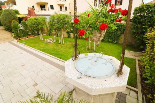 Apartments Lorena With Beautiful Garden
