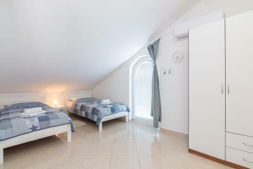 Apartment Mimoza 5, Baska, Krk