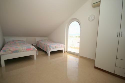 Apartment Mimoza 5, Baska, Krk
