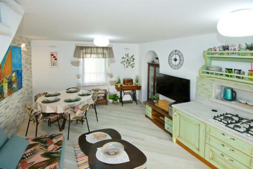Apartment Sanjin More Antique