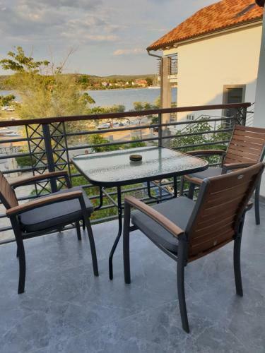Apartmani Kameno Sidro