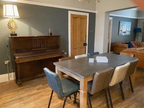 Farndale House