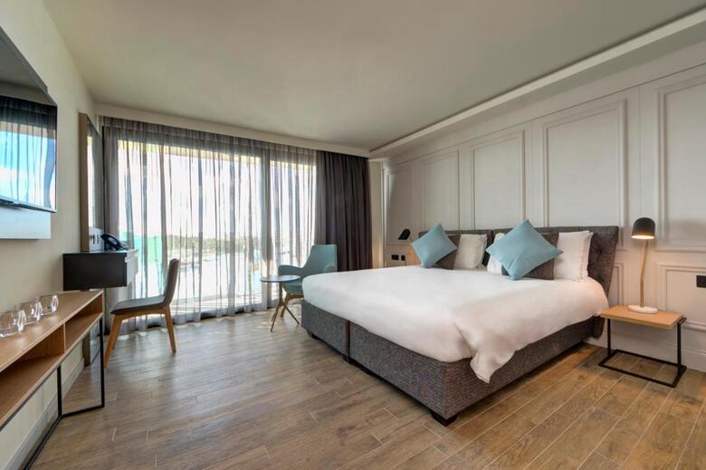 Land's End, Boutique Hotel