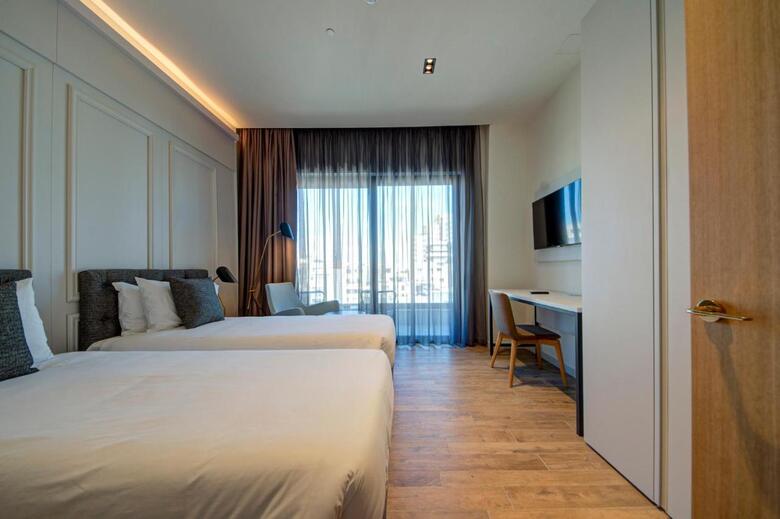 Land's End, Boutique Hotel