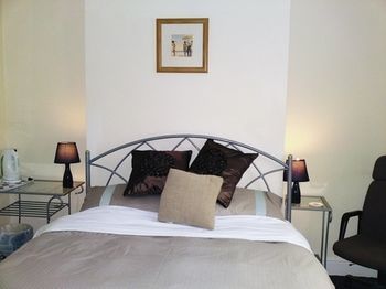 Bed & Breakfast Crestwell House