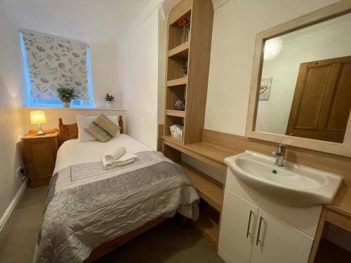 Bakestones - Central Location With Free Integral Private Parking