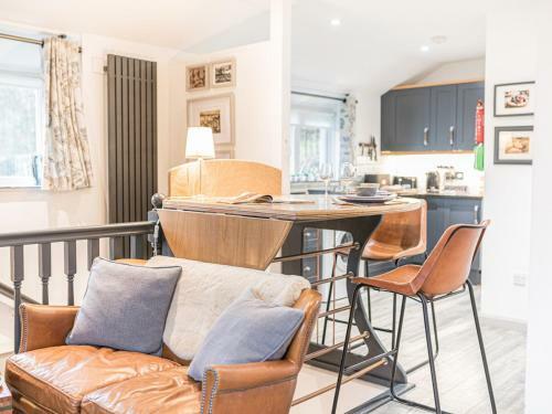 Pass The Keys Compact 2 Bed, 2 Bath With Amazing Views & Parking