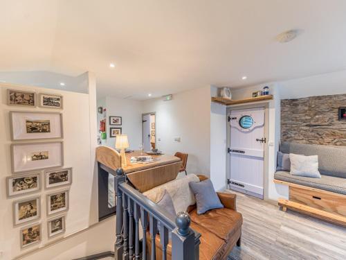 Pass The Keys Compact 2 Bed, 2 Bath With Amazing Views & Parking