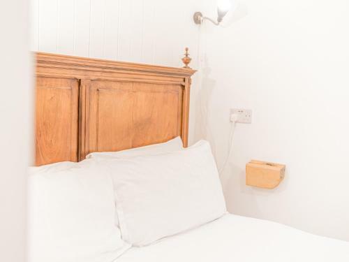 Pass The Keys Compact 2 Bed, 2 Bath With Amazing Views & Parking