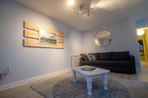 Beautiful And Spacious 2 Bedroom Apartment With Stunning Beach Views