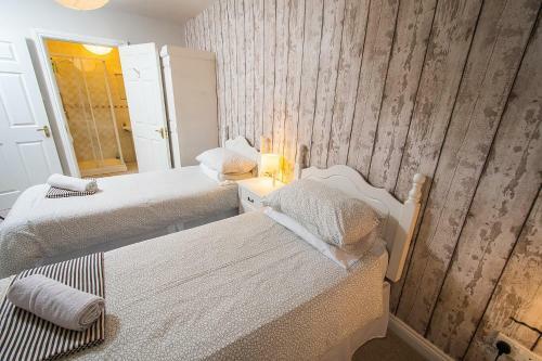Beautiful And Spacious 2 Bedroom Apartment With Stunning Beach Views
