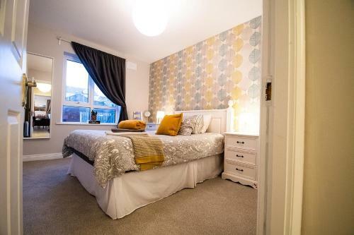 Beautiful And Spacious 2 Bedroom Apartment With Stunning Beach Views