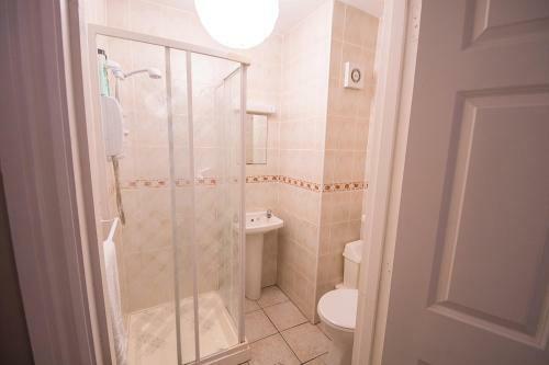 Beautiful And Spacious 2 Bedroom Apartment With Stunning Beach Views