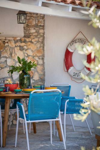 Summer House For An Intimate Holidays