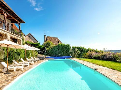 Plush Holiday Home In Altillac With A Private Swimming Pool