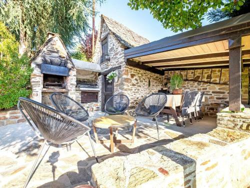 Plush Holiday Home In Altillac With A Private Swimming Pool