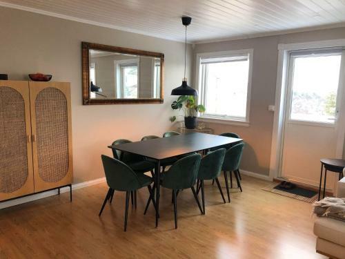 Sentralt Rekkehus Med Solrik Veranda!