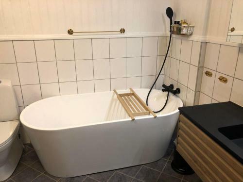 Sentralt Rekkehus Med Solrik Veranda!