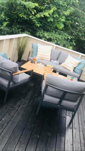 Sentralt Rekkehus Med Solrik Veranda!