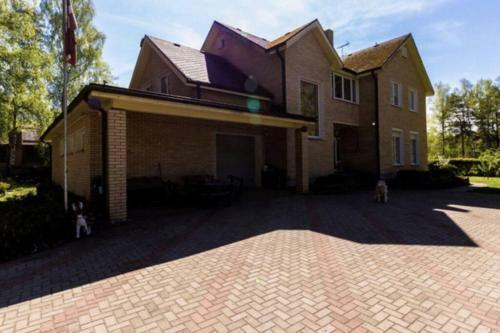 Nice Spacious Sunny House Near The Seaside