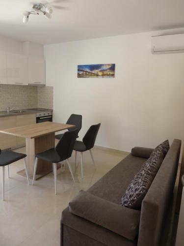 Luka Apartments