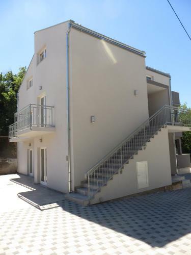 Luka Apartments