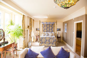 Orestone Manor Hotel