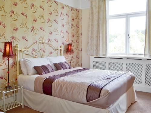 Woodfield Manor Apartment