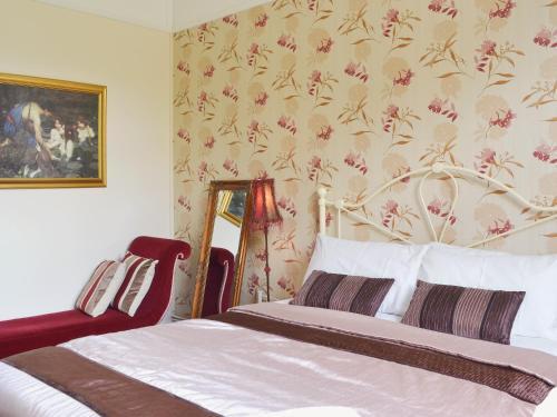 Woodfield Manor Apartment