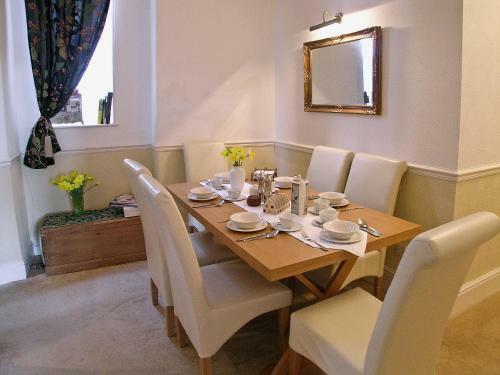 Woodfield Manor Apartment