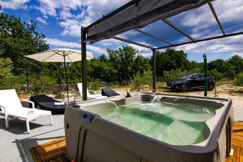Grande Glamping With Pool