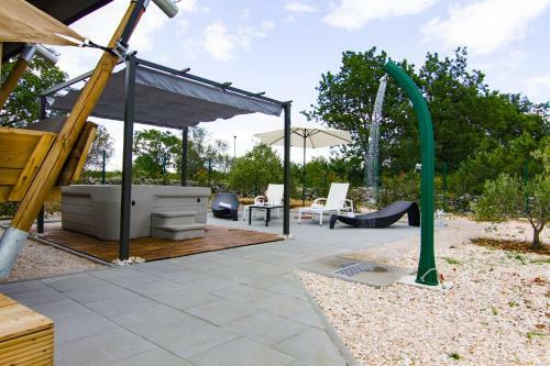 Grande Glamping With Pool
