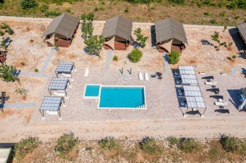Grande Glamping With Pool