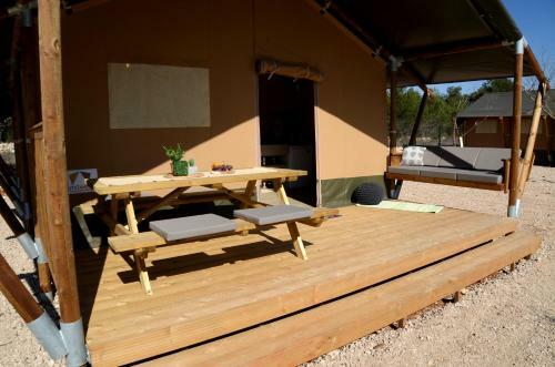 Grande Glamping With Pool