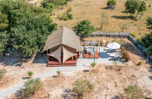 Grande Glamping With Pool