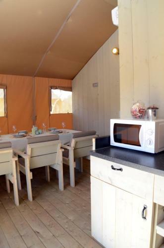 Grande Glamping With Pool