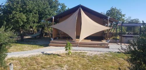 Grande Glamping With Pool