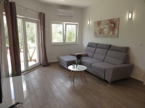 M&l Holliday Home