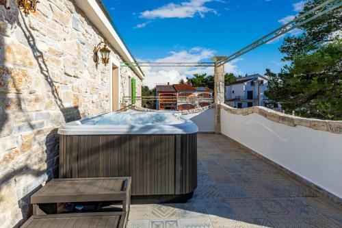 Villa Perina Biograd, Something Completely Different