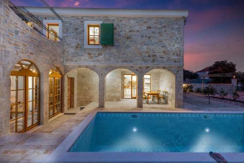 Villa Perina Biograd, Something Completely Different