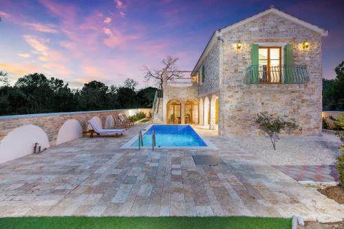 Villa Perina Biograd, Something Completely Different
