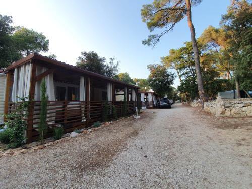 Mobile Home Cube, 3 Bedrooms, Free Parking, Wifi