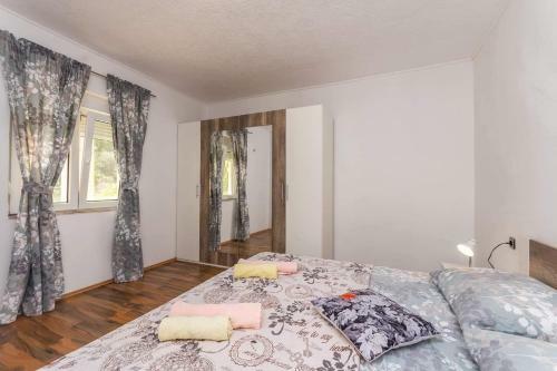 Poolincluded Apartment Mirjana
