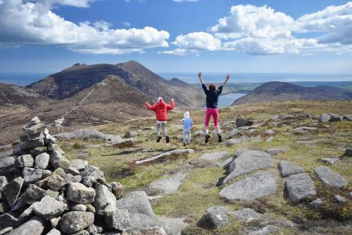 Moneydarragh Cottage With Uninterrupted Mountain And Sea Views