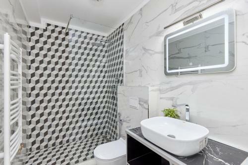 Moderna Luxury Apartments With Heated Pool