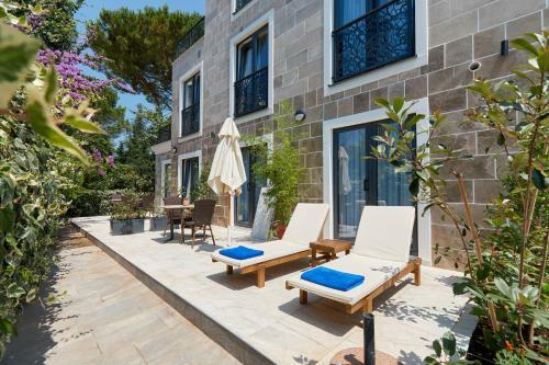 Moderna Luxury Apartments With Heated Pool