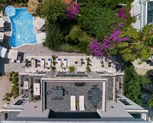 Moderna Luxury Apartments With Heated Pool